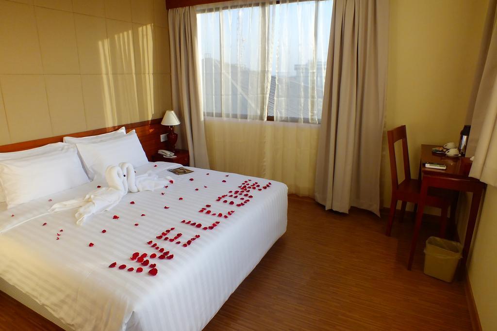 Oway Grand Hotel Мандалай Екстер'єр фото